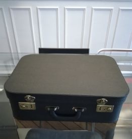 Valise noire vintage en bon état