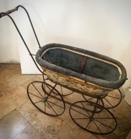 Landeau de poupée début XXeme siècle 