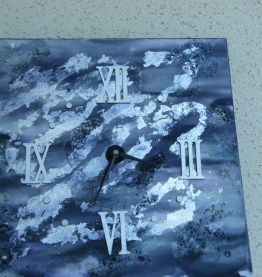 horloge moderne noire artistique