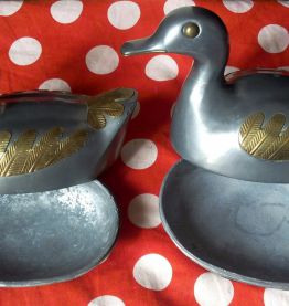 Canards anciens en étain et laiton - boite / vide poche