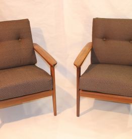 Fauteuil Scandinave années  60, tissu bouclette Kenzo.