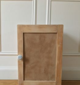 Armoire à pharmacie