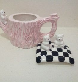 Théiere décorative.