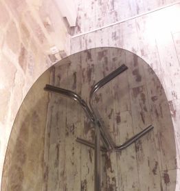 table en verre fumé forme oblongue pied chromé années 70