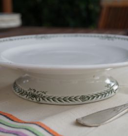 Assiette sur piédouche