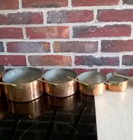 Batterie de casseroles en cuivre étamé