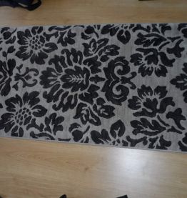 Tapis noir et blanc