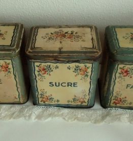 Série de 3 Boîtes anciennes en tôle peinte Sucre, Farine, Café