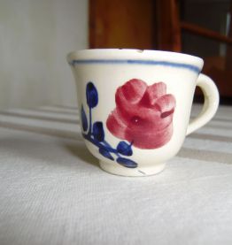 Dinette ancienne - Faïencerie de Creil-Montereau - Petite tasse HBCM décor à la rose