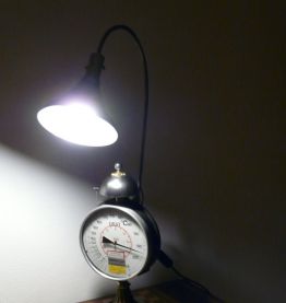 lampe de divers éléments vintage et industriel