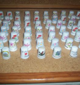 LOT 67 dés à coudre PORCELAINE 