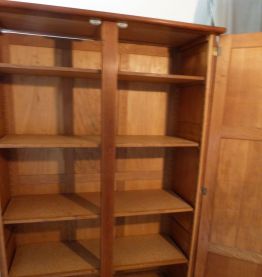 Armoire école bois vintage