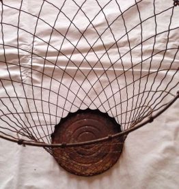 Poubelle fil de fer vintage