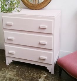 Commode vintage rose poudré