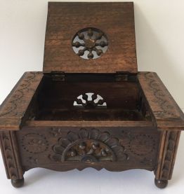 coffret breton en bois sculpté /boite à bijoux