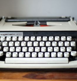 MACHINE A ECRIRE BROTHER NOGAMATIC 400 AVEC VALISE