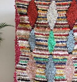 Tapis boucherouite berbère tissé main au Maroc