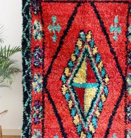 Grand tapis boucherouite berbère tissé main au Maroc
