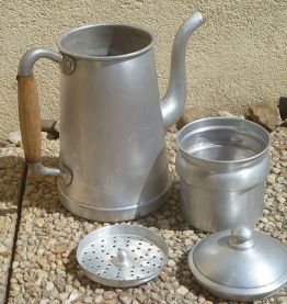 cafetière en aluminium ancienne ,vintage