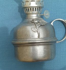 lampe  a petrole  étain 