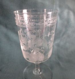6 verres à pied en cristal ciselé et monogrammé