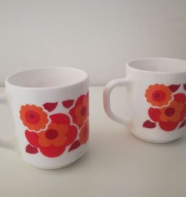 Tasses, mugs ARCOPAL LOTUS années 70