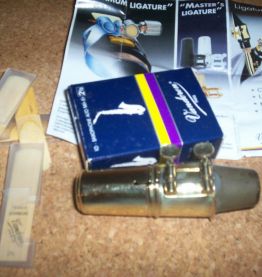 EMBOUT DE SAXOPHONE HENRI SELMER + ligature 