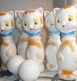 jeu de quilles vintage plastique chat