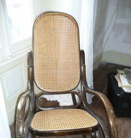 Rocking chair bois et vanerie cannée