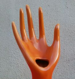 Main en céramique estampillée JMR