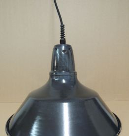 Suspension industrielle en tôle émaillée années 50-60