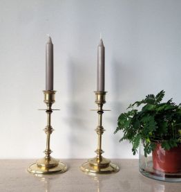 Paire de bougeoirs en laiton