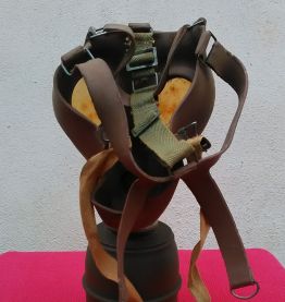 Masque à gaz et son étui en tôle (39-45)