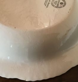 Grand plat creux en porcelaine 