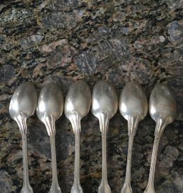6 petites cuillères métal argenté anciennes