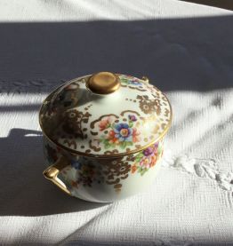 Petite boîte en porcelaine 