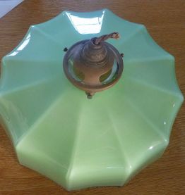 Suspension en opaline verte ,   vintage