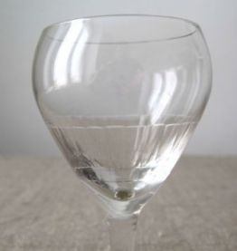 10  petits verres à liqueur anciens en verre taillé  
