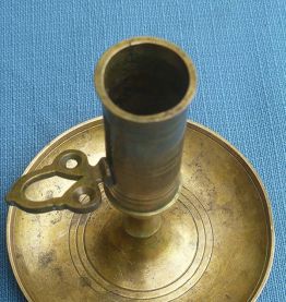 bougeoir ancien avec poussoir en laiton , vintage