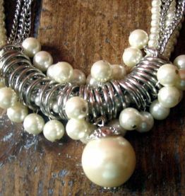 1 collier " fantaisie  " 1970/1980   