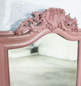 Grand Miroir vintage ancien à moulures vieux rose