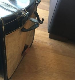Sacoche cuir et carton vintage