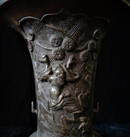 Vase en bronze fin XIXème 