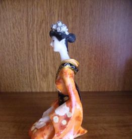  ANCIENNE FIGURINE JAPONAISE  EN CERAMIQUE PEINTE