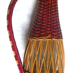 bouteille ancienne recouverte d'osier, vintage