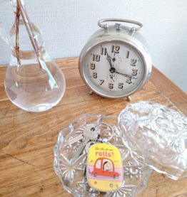 Bonbonnière, sucrier ou vide poche en verre taillé 