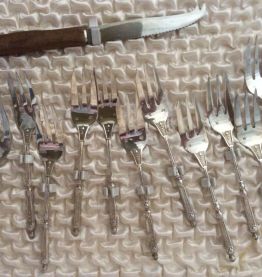 Coffret 12 fourchettes métal argenté et 1 couteau 