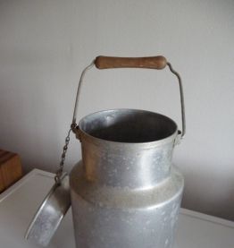 Pot à lait en alu