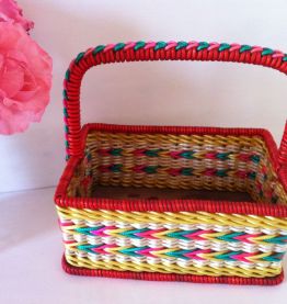 Petit panier vintage en scoubidou