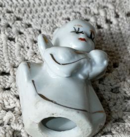 Vintage /  Ange en porcelaine doré à l'or fin